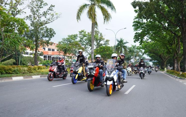 Ratusan Riders Hiasi Jalanan Pekanbaru dalam Acara Yamaha MAXi Day Riau 2024