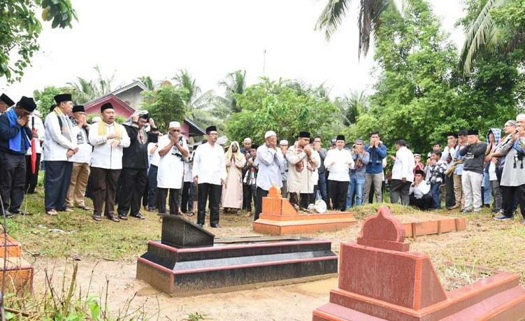 Gubernur Riau Ingin Ziarah Kubur Hari Raya Enam Jadi Wisata Religi di Indonesia