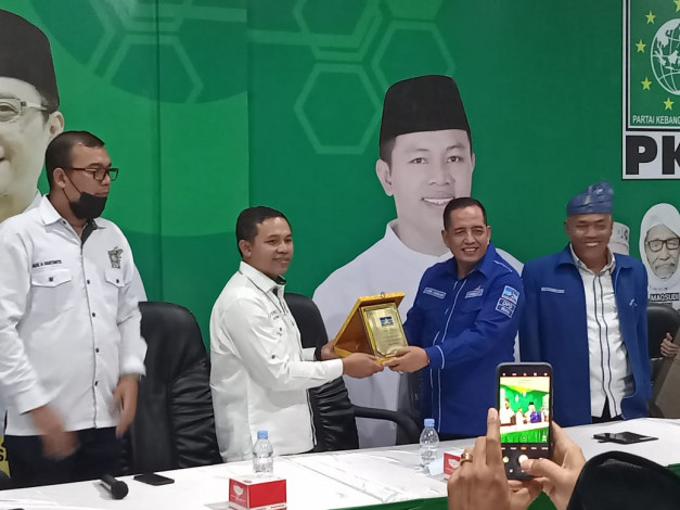 Demokrat Berkunjung ke Kantor PKB, Asri Auzar Doakan Abdul Wahid Pimpin Provinsi Riau