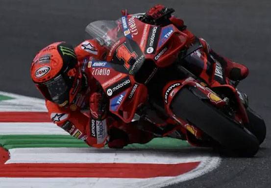 Marc Marquez Kecelakaan Saat Kejar Adik Valentino Rossi, Pecco Bagnaia Sapu Bersih Kemenangan