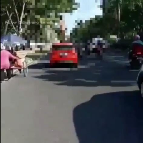 Viral! Pria Menari Telanjang di Atas Mobil yang Melaju di Jalan Sudirman Pekanbaru