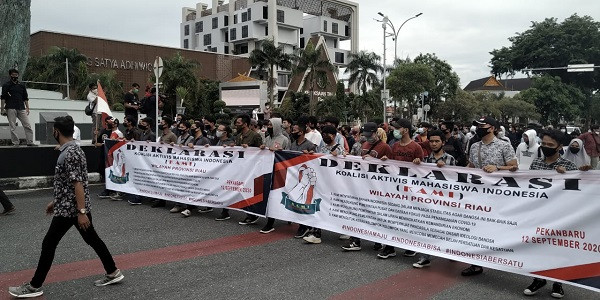 Gelar Aksi di Pekanbaru, Koalisi Aktivis Mahasiswa Indonesia Sebut RI Masih Baik-baik Saja