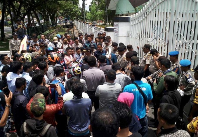 Massa For Pemanas Demo Minta Kasus Dugaan Korupsi Bupati dan Bankeu DPRD Riau Diusut