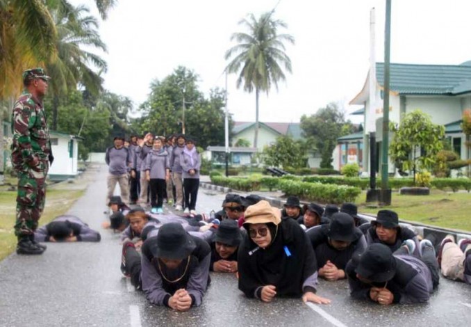 Bawaslu se-Riau Latihan di Batalyon Arhanud 13/PBY
