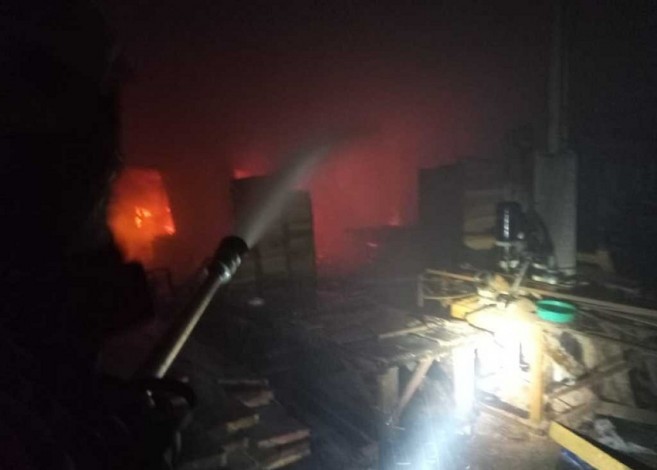 Satu Sawmill di Payung Sekaki Pekanbaru Terbakar