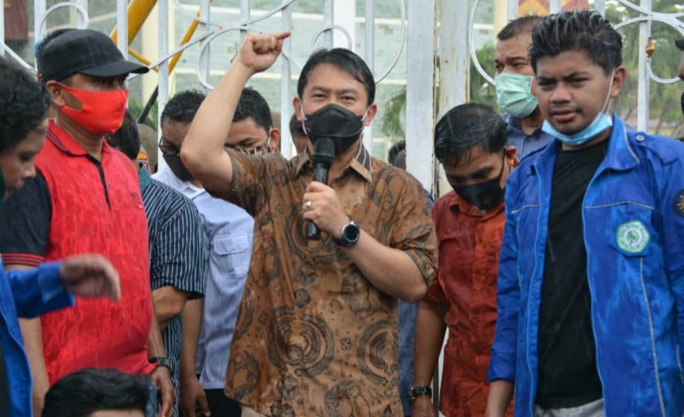 Hari Ini DPRD Riau Kirim Surat Tuntutan Mahasiswa Soal Omnibus Law ke Presiden