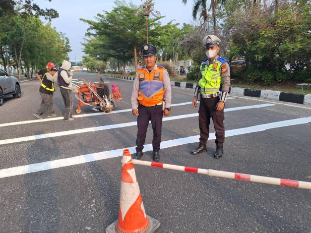 Sering Dijadikan Lokasi Balap Liar, Polisi Pasang Marka Pita Penggaduh