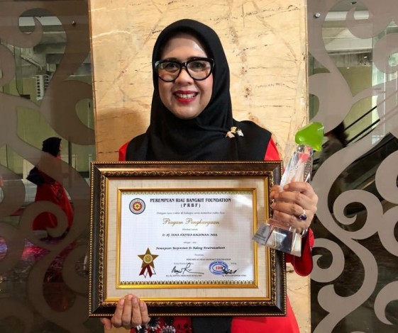 Irma Rachman Raih Penghargaan di Anugerah Baiduri Bidang Wirausaha