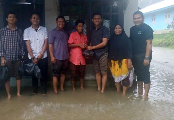 HIMAROHU Salurkan Bantuan untuk Korban Banjir di Rohul