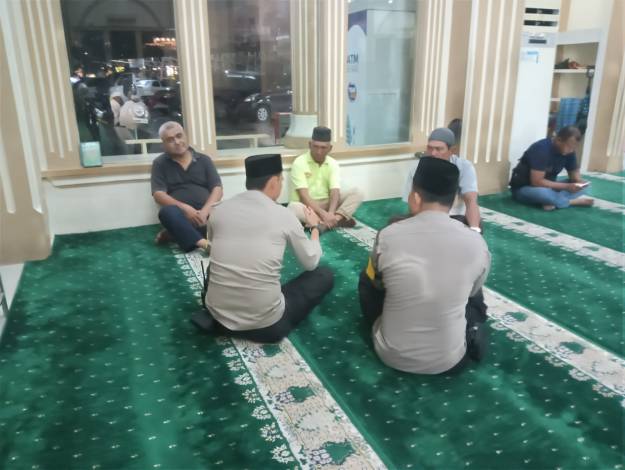Sambangi Masjid Assalam, Polsek Pekanbaru Kota Sosialisasikan Pemilu Damai 2024