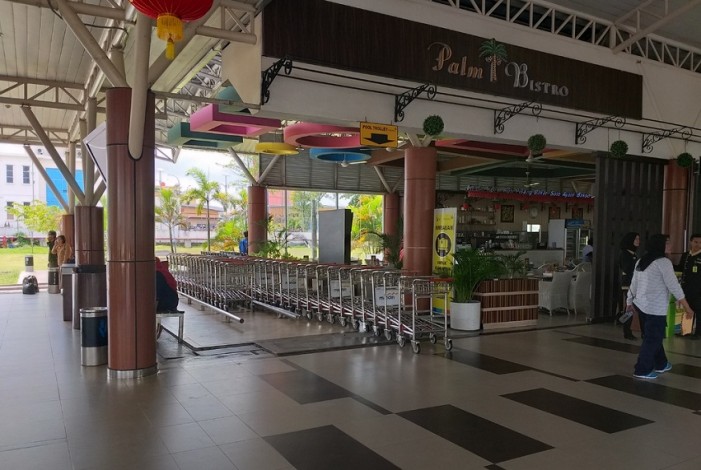 Harga Tiket dan Bagasi Mahal, Kegiatan Perekonomian di Bandara SSK II Ikut Turun
