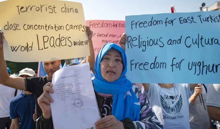 Tak Terima dengan Laporan Pemerkosaan Muslimah Uighur, China Larang Siaran BBC