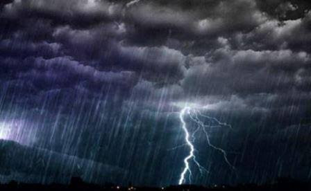 Akhir Pekan, Warga Riau Waspadai Hujan Disertai Petir dan Angin Kencang !