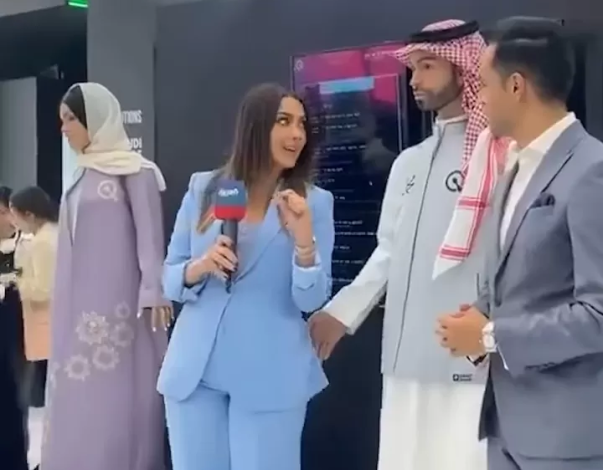 Bikin Heboh! Baru Diluncurkan, Robot Pria Buatan Arab Saudi Ini Pegang Bokong Reporter Cantik