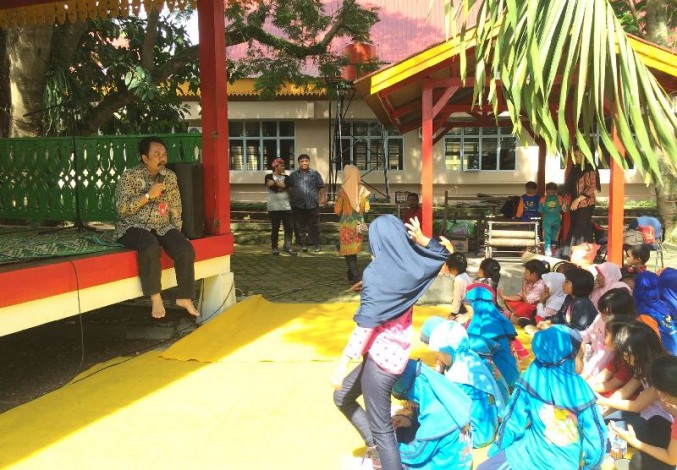 Disbud Riau Perkenalkan Tari Persembahan dan Zapin ke Anak TK