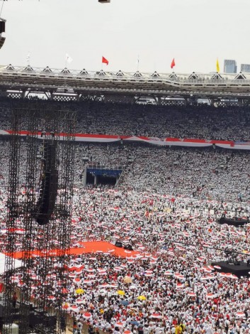 Jokowi Bakar Semangat Optimisme Pendukung di Konser Putih Bersatu