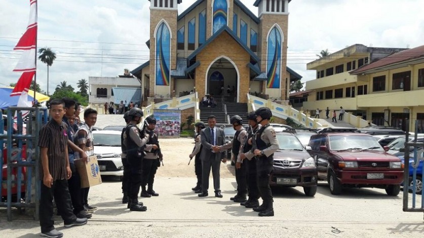 Personel Polisi Bersenjata Jaga Ketat Gereja di Bengkalis