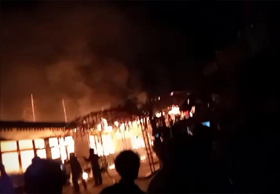 Disambar Petir, Gedung SMPN 7 Pekanbaru Ludes Terbakar