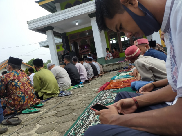 Tetap Salat Idul Fitri Walau di Zona Merah, Masjid di Pekanbaru Terapkan Prokes Ketat