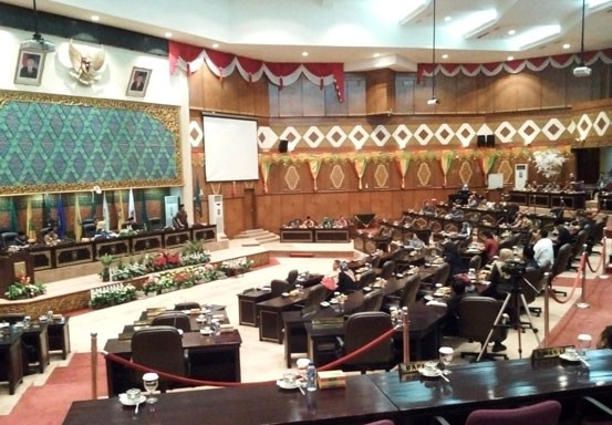 Sidang Paripurna DPRD Riau Dua Kali Diskors Gara-gara Anggota Dewan Teken Absen tapi Tak Masuk Ruangan