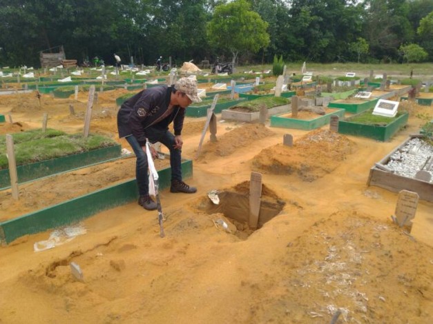 Diguyur Hujan Lebat, Belasan Kuburan di Pekanbaru Ambrol