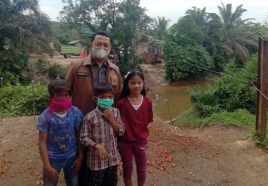 Viral Anak SD Bergelantungan di Atas Sungai, Syahrul Aidi Minta Pengusaha Perhatikan Kesejahteraan Karyawan