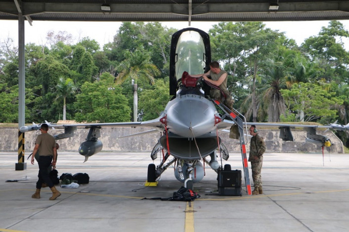 6 Pesawat Tempur F-16 AS Tiba di Lanud Rsn Pekanbaru