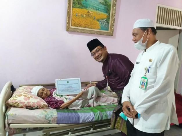 Sempena HUT Ke-76 RI, Pemprov Riau Beri Santunan ke Janda Perintis dan Veteran