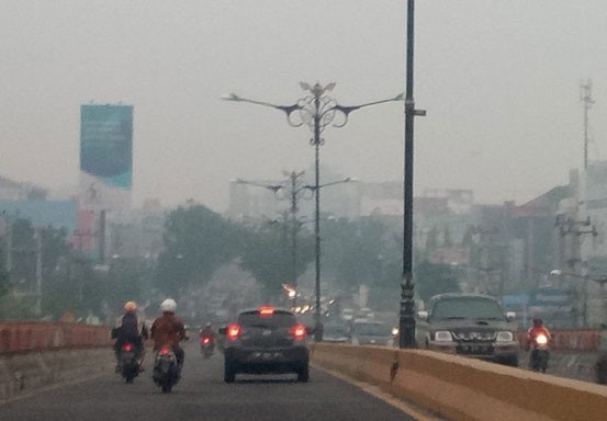 Gawat! Jarak Pandang di Pekanbaru Hanya 300 Meter