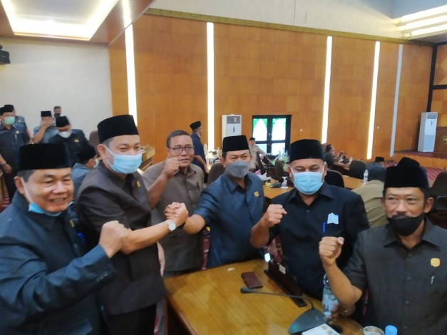 DPRD Siak Rapat Paripurna Ganti Pimpinan, Indra Gunawan Kembali Duduki Kursi Ketua