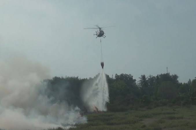 Dua Helikopter Water Bombing Karhutla di Riau Ditarik ke Sumsel dan Jatim