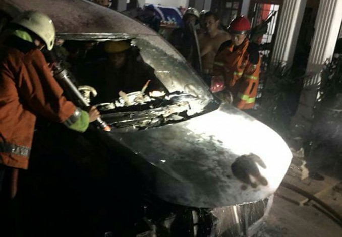 Teror Terjadi Lagi, Mobil Avanza Tokoh LAM Pekanbaru Dibakar OTK