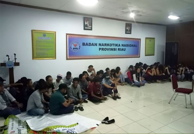 Razia Tempat Karaoke dan Pub di Pekanbaru, BNNP Riau Amankan 40 Orang Positif Narkoba