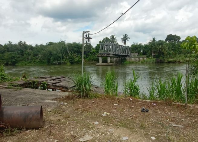 Jeritan Warga Muara Jalai, Pembangunan Jembatan tak Tuntas, Rakitpun Rusak
