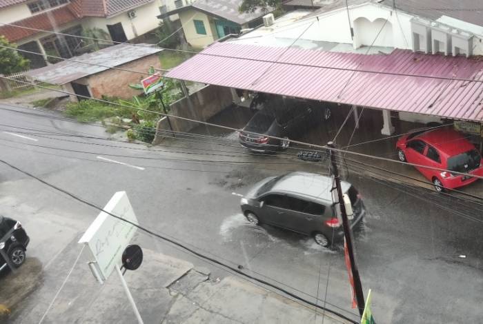 Warga Riau, Waspadai Hujan Disertai Petir dan Angin Kencang Hari Ini