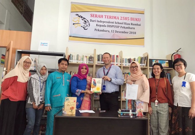 ISR Sumbang  2.585 Eksemplar Buku untuk Perpustakaan Pekanbaru