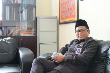 Bawaslu Riau akan Sweeping Stiker Kampanye Pemilu di Angkot