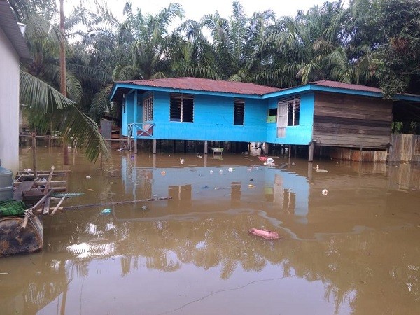 Pintu Air PLTA Dibuka, Desa Buluh Cina Kampar Banjir
