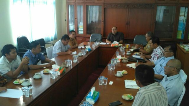 Soal Perawatan Jalan Desa, DPRD Pelalawan Kumpulkan PT MAL dan PT Serikat Putra