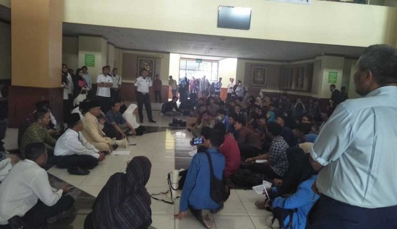 Sebut Pungutan UKT Ilegal, Mahasiswa UIN Suska Riau Demo Rektor