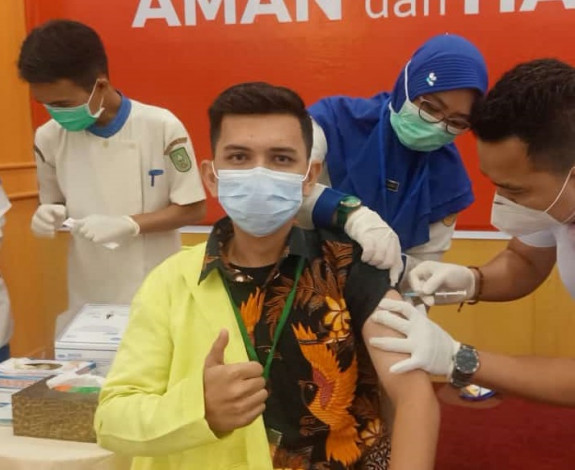 Korpus AMKR Jadi Milenial Riau Pertama Penerima Vaksin Covid-19