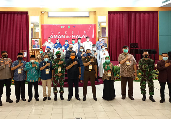 Plh Sekda Batal Jadi Orang Pertama Divaksin Covid-19 di Riau karena Tensi Tinggi