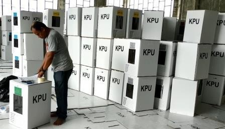 2.105 Kotak Surat Suara Pemilu Dapil 1 Rohul Sudah Selesai Dirakit