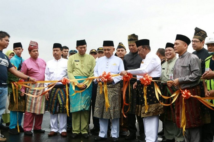 Gubernur Wan Thamrin Apresiasi Andi Rachman Wujudkan Infrastruktur di Riau