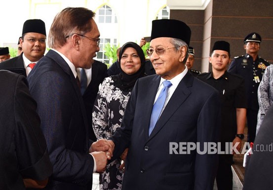 Anwar Ibrahim dan Mahathir Bertemu Bahas Transisi Kekuasaan