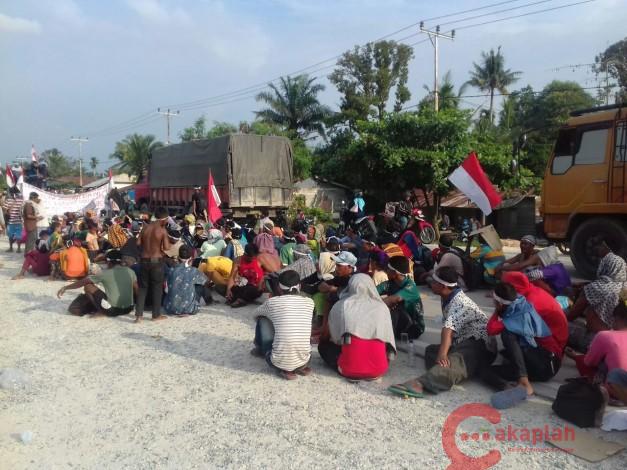 Aksi Jalan Kaki Kandis-Pekanbaru, Dua Warga Sakai Pingsan 20 Lainnya Kelelahan