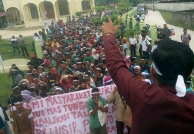 Wow! Suku Sakai Demo Jalan Kaki dari Kandis ke Pekanbaru