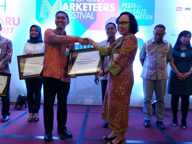 GM Garuda Indonesia Pekanbaru Raih Penghargaan Marketing Ulung