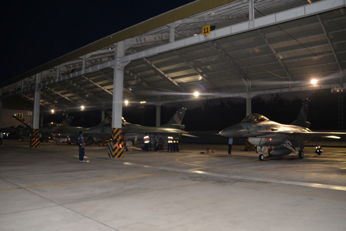 Unjuk Kekuatan, Jet Tempur Lanud RsN Pekanbaru Latihan dan Patroli Malam