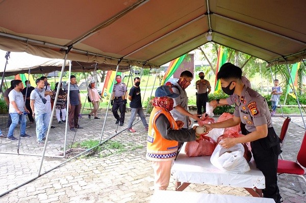 Posko Relawan Saluran Sembako, Ketua MUI Riau Sebut Inisiatif Mulia